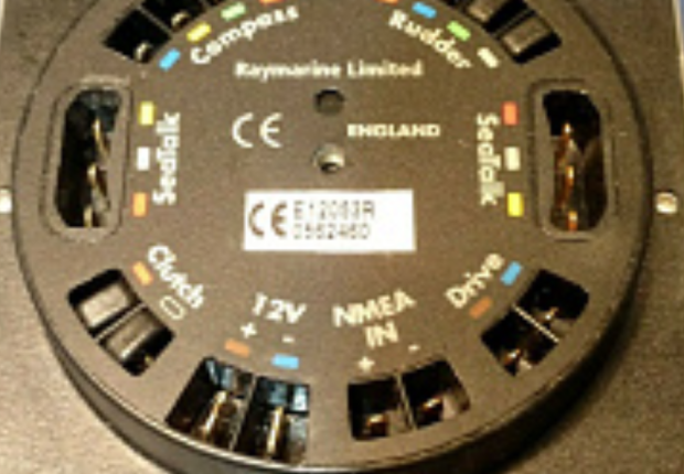 PILOTE AUTOMATIQUE A ROUE RAYMARINE ST4000 